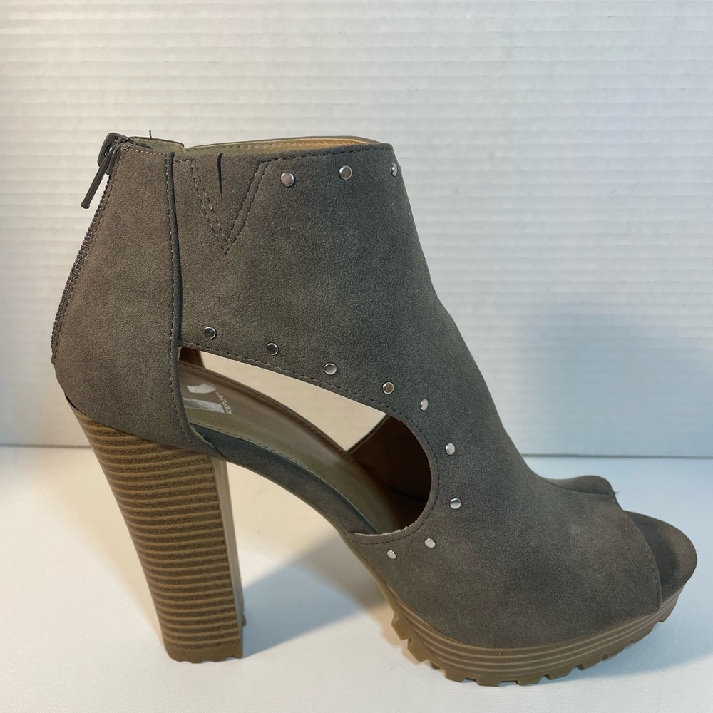 REPORT Shoes l Studded Open Toe Ankle Boots! Block Heel & Size 10